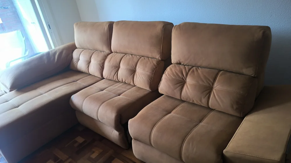 Sofá después de la limpieza profesional en Zizur Mayor