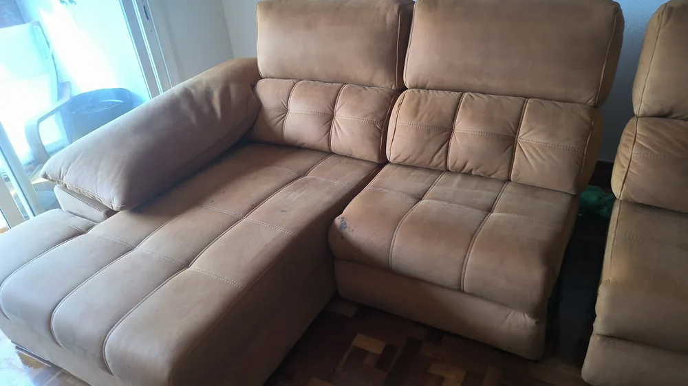 Resultado de la limpieza de un sofá a domicilio en Zizur Mayor
